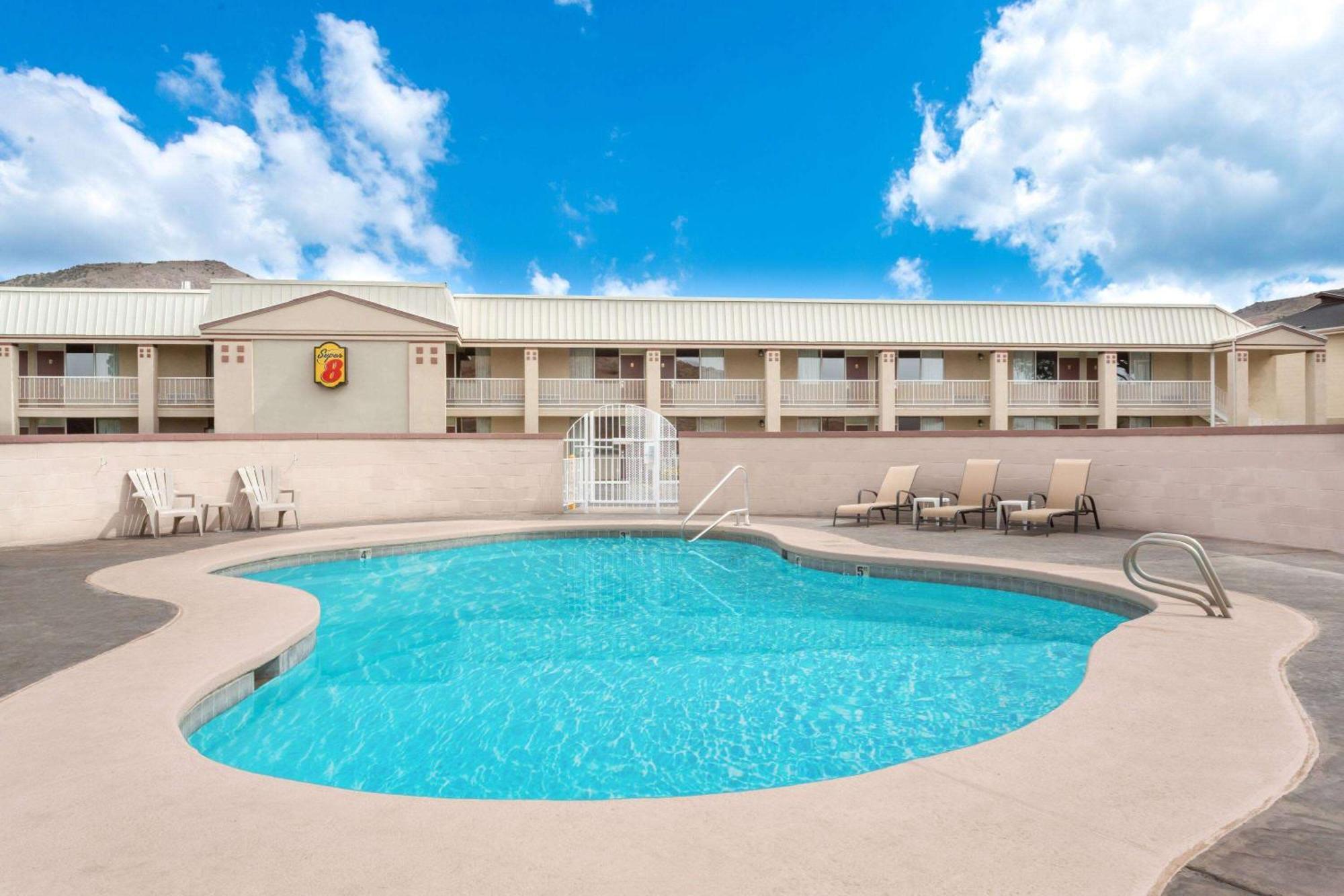 Super 8 By Wyndham Salina/scenic Hills Area 2* Salina