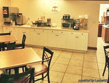 Super 8 By Wyndham Salina/scenic Hills Area 2*