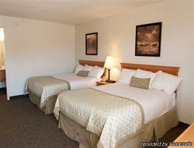 Super 8 By Wyndham Salina/scenic Hills Area Hotel 2*