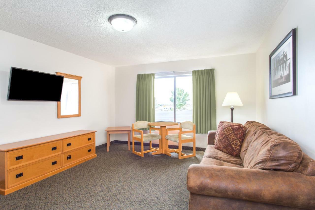 Super 8 By Wyndham Salina/scenic Hills Area 2*