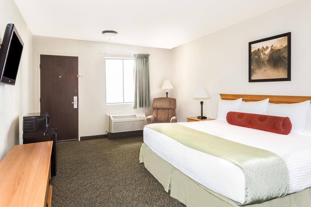 Super 8 By Wyndham Salina/scenic Hills Area